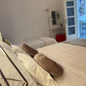 https://apartments-sara-trogir-21220.splithotels.org