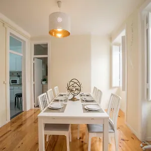 https://mouraria-2-bedroom-apartment.hotels-lisbon-portugal.com